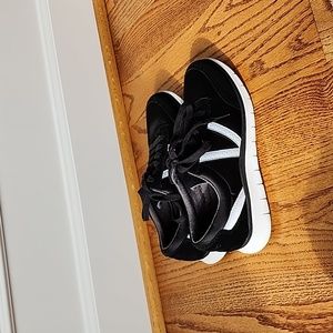 Vionic Women's Nana Sneaker with Concealed Orthotic Arch Support size 8